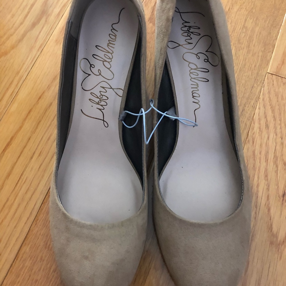 NWT Edelman nude suede pumps